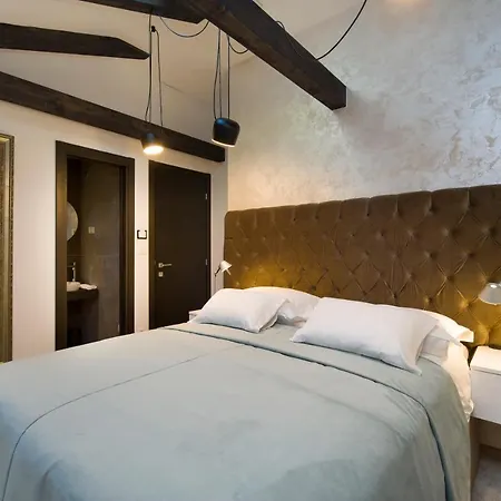 Lamenta Affittacamere 3*