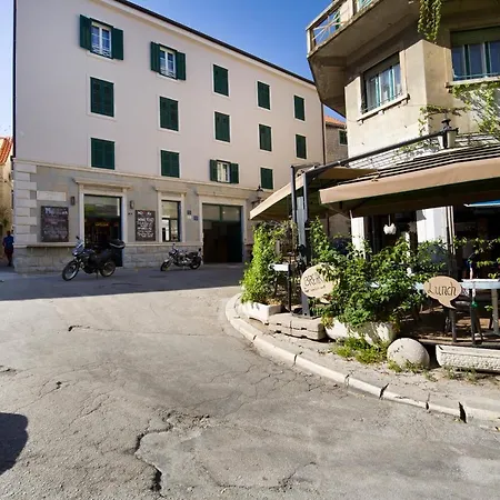 Lamenta 3* Spalato